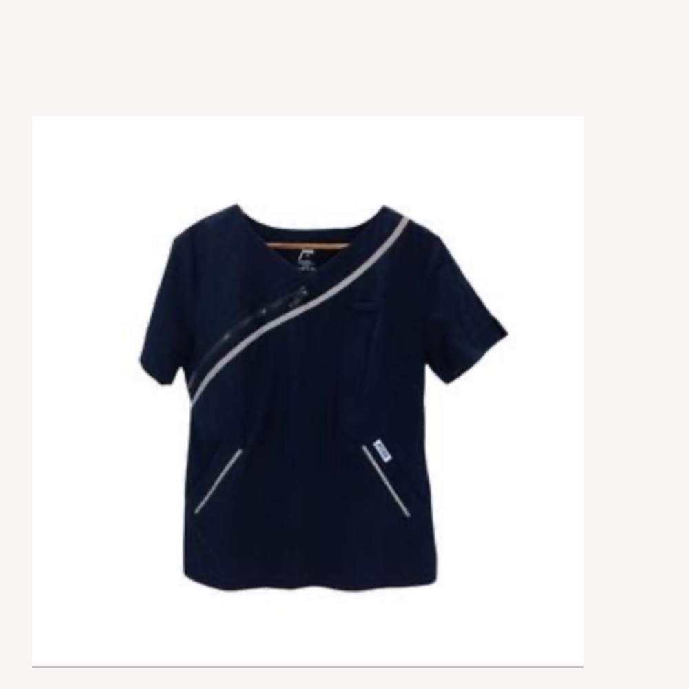Mobb scrub top